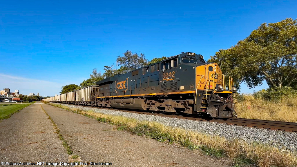 CSX 3342 leads C035.